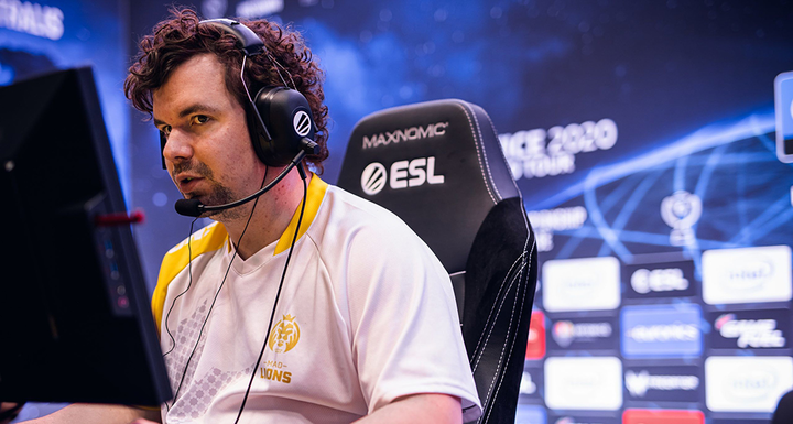 mousesports hold talks for woxic, frozen and karrigan